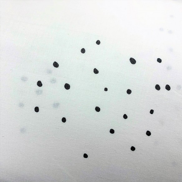 Tissu en coton - Petites taches noires sur blanc