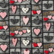 Tissu en coton - cœurs patchwork 3D sur fond gris